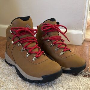 Columbia: Women’s Newton Ridge™ Plus Waterproof Amped Hiking Boot